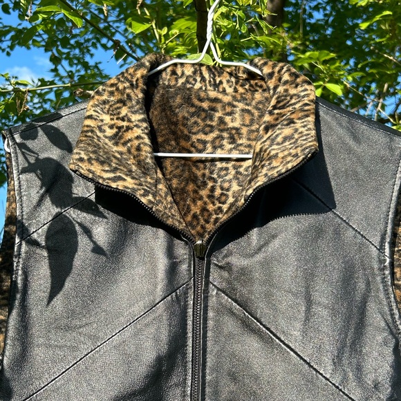 Sleeveless leather vest - Picture 3 of 6